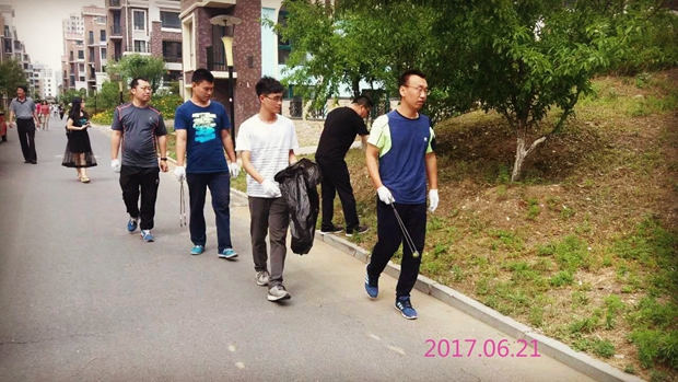 学院扎实推进“在职党员进社区”义务服务