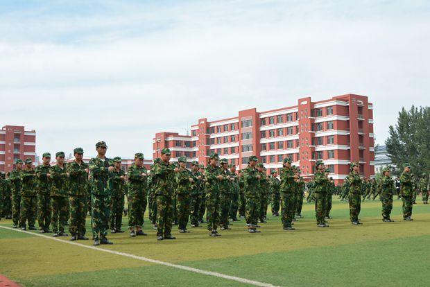 我院新生军训工作圆满结束